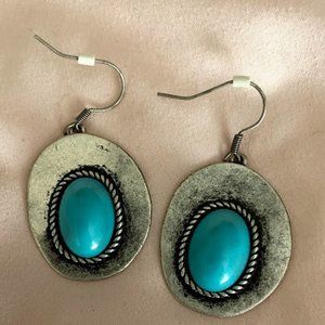 🌟 LAST CALL!!! 🌟 LIKE NEW! Geometric Silver & Teal Dangling Earrings